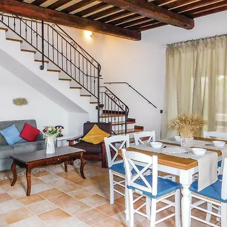 Three-bedroom Holiday In -tr-
