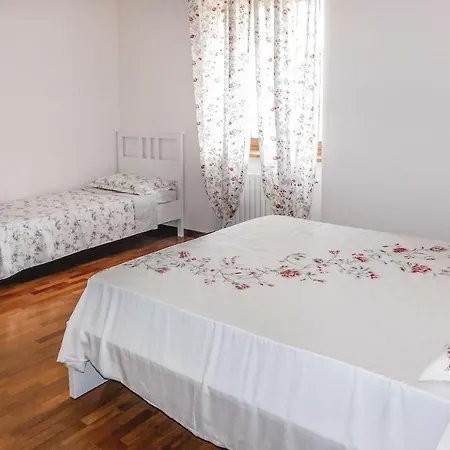 Ferienhaus Three-bedroom Holiday In -tr-
